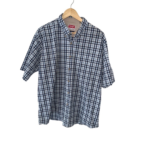 Wrangler Other - Wrangler Mens XL Short Sleeve Button Down Shirt Blue White Plaid Wrinkle Resist